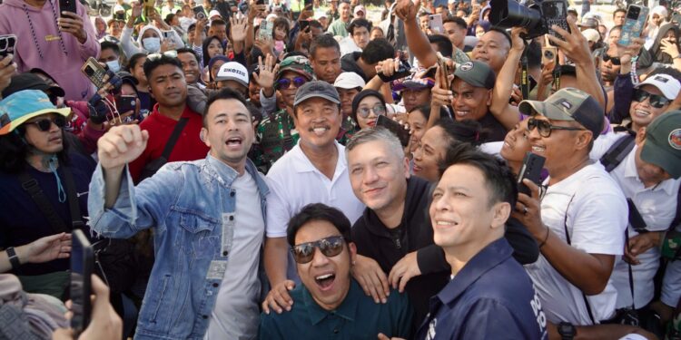 Menteri Trenggono dan Raffi Ahmad Angkat Program Swasembada Garam Lewat Kunjungan ke Rote