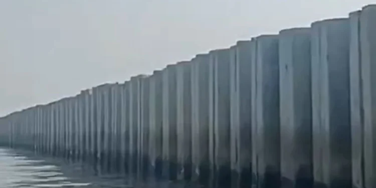 DPR Akan Panggil Kementerian Kelautan Terkait Tanggul Beton di Cilincing