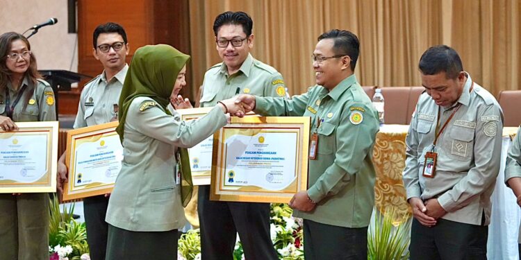 Laboratorium Untuk Negeriku : Pusvetma Kementan Boyong Dua Penghargaan Pelayanan Publik 2025
