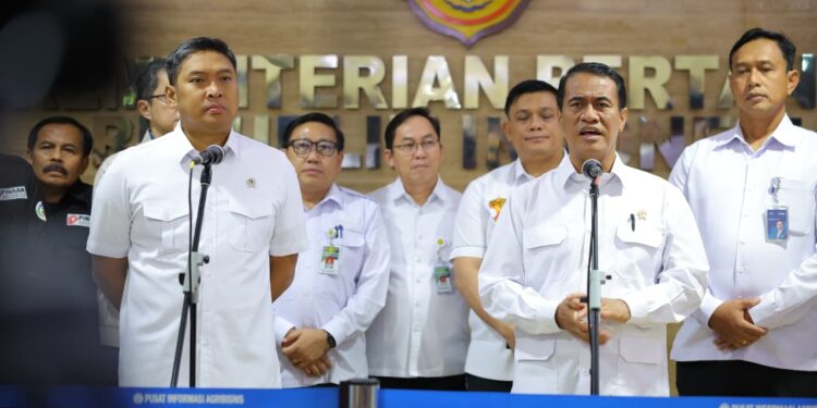 Mentan Amran Peduli Rakyat dan Peternak Telur