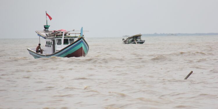 Waspada Siklon Tropis FINA, KKP Imbau Nelayan Prioritaskan Keselamatan Saat Melaut