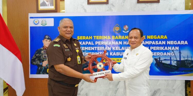 KKP Hibahkan Dua Kapal Asing Eks-Illegal Fishing ke Pemkab Deli Serdang