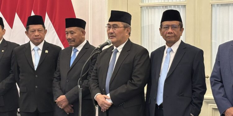 Presiden Prabowo Lantik Jimly Asshiddiqie Jadi Ketua Komisi Percepatan Reformasi Polr