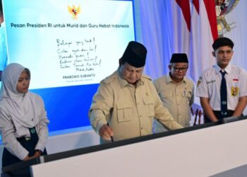 Prabowo Luncurkan Program Digitalisasi Pembelajaran untuk Indonesia Cerdas di 38 Provinsi