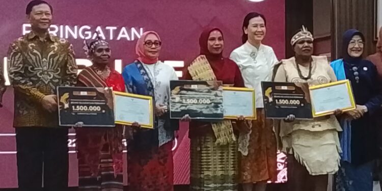 Nelayan Maluku Tenggara dan Papua Barat Dinobatkan sebagai Perempuan Inspiratif 2025