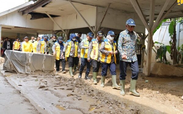 Menteri PU Instruksikan Kerja 24 Jam Bersihkan Jalan Aceh Tamiang