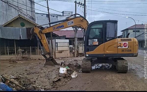 Kementerian PU Angkut 698 Ton Sampah dan Lumpur Pascabencana Aceh