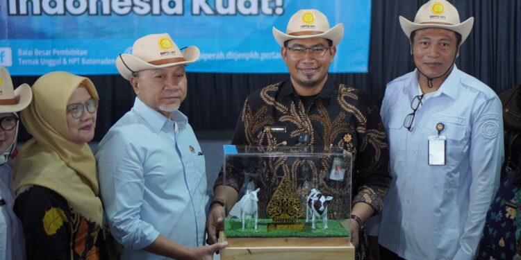 Menko Pangan Zulkifli Hasan Kunjungi Sentra Sapi Perah Kementan di Baturraden, Dukung Program MBG