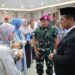 Mentan Amran Serahkan Santunan untuk Keluarga Prajurit Marinir yang Gugur Korban Banjir Di Bandung Barat