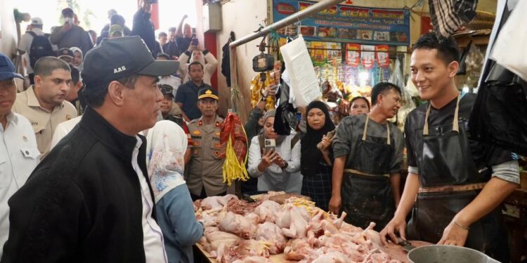 Sidak Pasar Tagog, Mentan Amran: Tak Ada Toleransi Harga di Atas HET