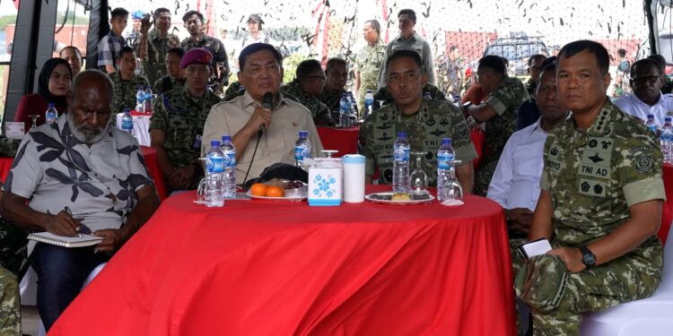 Kunjungi Yonif TP 861, Menhan: Prajurit TNI Harus Menyatu dengan Rakyat Papua