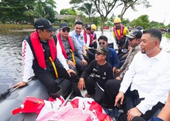 Tinjau Banjir Banjar Kalsel, Mensos Salurkan Bantuan