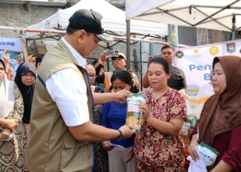 Bulog Salurkan Bantuan Pangan Secara Serentak di Seluruh Indonesia