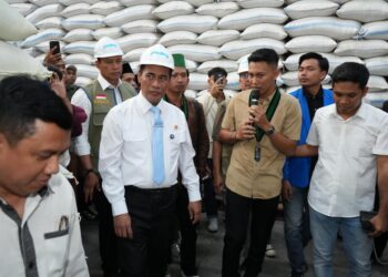 Mentan Kunjungi Gudang Bulog di Jawa Timur, Pastikan Stok Beras Tertinggi Sepanjang Sejarah