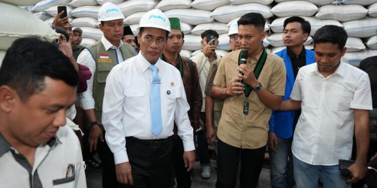 Mentan Kunjungi Gudang Bulog di Jawa Timur, Pastikan Stok Beras Tertinggi Sepanjang Sejarah