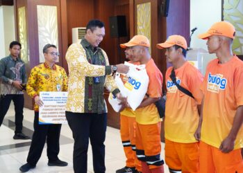 Bulog Berbagi Kepedulian kepada PJLP dan Masyarakat dalam Rangka HUT ke-59