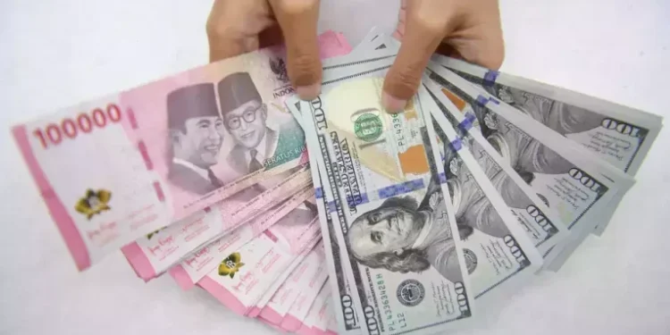 Rupiah Terus Melemah, Kelas Menengah Dinilai Makin Rentan