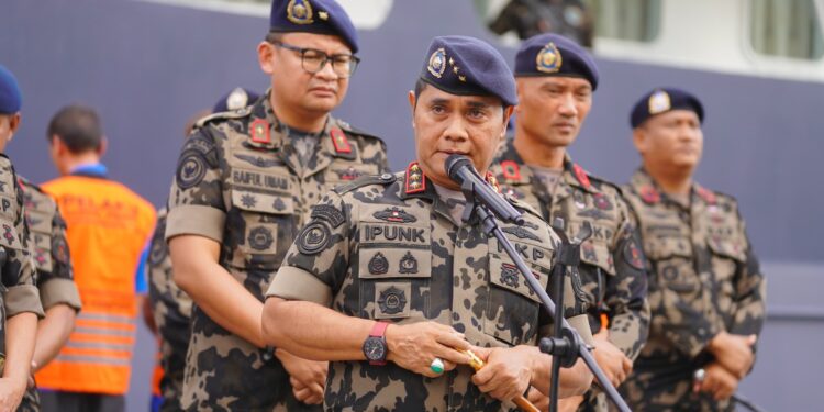 KKP Tangkap Kapal Asing Pengangkut 1,2 Ton Ikan Napoleon Ilegal