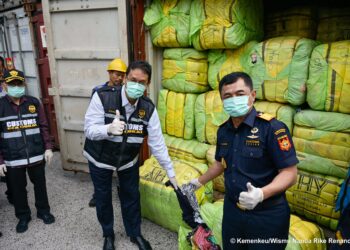 Purbaya Sita Pakaian Bekas Impor Ilegal Senilai Rp37,5 Miliar