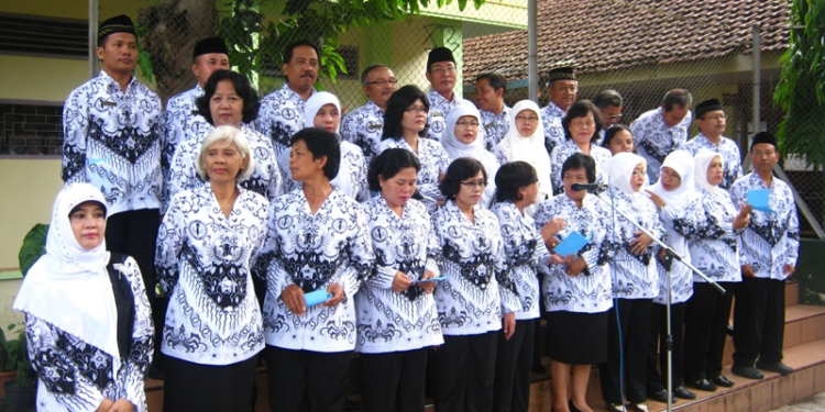 Komisi II DPR Usul Gaji PPPK Guru dan Nakes Daerah Dibiayai APBN