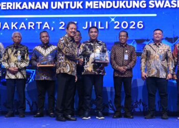 KKP Salurkan Bantuan 12 Excavator Percepat Pemulihan Tambak Pascabencana di Sumatera