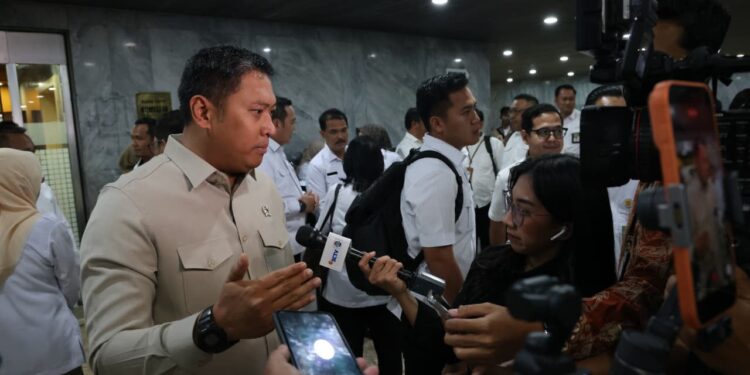 Wamentan Sudaryono Pastikan Tindak Tegas Pelaku yang Rugikan Peternak Ayam dan Telur