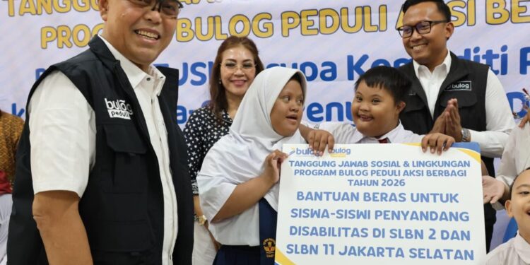 Peringati Hari Anak Nasional, Bulog Salurkan 500 Paket Beras bagi Siswa Penyandang Disabilitas
