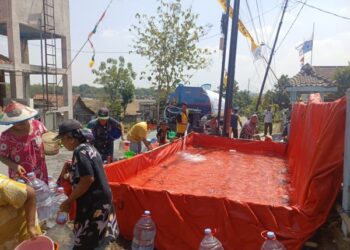 Kementerian PU Salurkan 29.000 Liter Air Bersih bagi Warga Terdampak Kekeringan di Wilayah Sungai Bengawan Solo