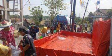 Kementerian PU Salurkan 29.000 Liter Air Bersih bagi Warga Terdampak Kekeringan di Wilayah Sungai Bengawan Solo