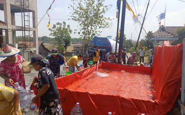 Kementerian PU Salurkan 29.000 Liter Air Bersih bagi Warga Terdampak Kekeringan di Wilayah Sungai Bengawan Solo