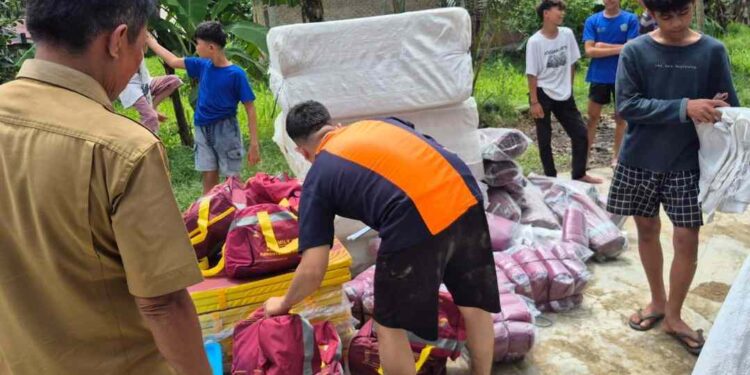 Kemensos Kirim Bantuan Logistik Korban Banjir dan Longsor di Padang
