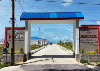 Menteri Trenggono Pimpin Upacara HUT Ke-81 RI di Kampung Nelayan Merah Putih Sorue Jaya Konawe