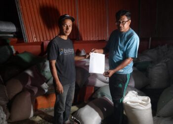 Bulog Salurkan Bantuan Beras dan Minyak Goreng KeTerdampak Gempa di NTT