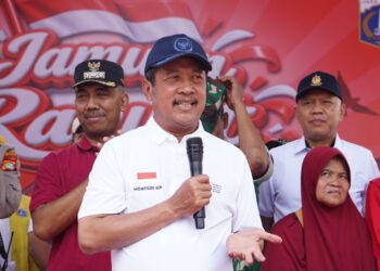Semarak HUT ke-81 RI, KKP Bagikan 4 Ton Ikan Layang untuk Warga Jakarta