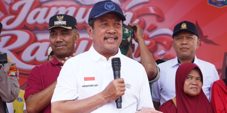 Semarak HUT ke-81 RI, KKP Bagikan 4 Ton Ikan Layang untuk Warga Jakarta