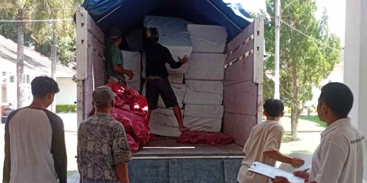 Kemensos Kirim Bantuan untuk Korban Kebakaran Kampung Adat Wisata Sade