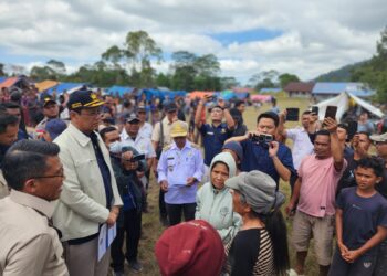 Tinjau NTT, Purbaya Pastikan Dana Penanganan Bencana Cukup