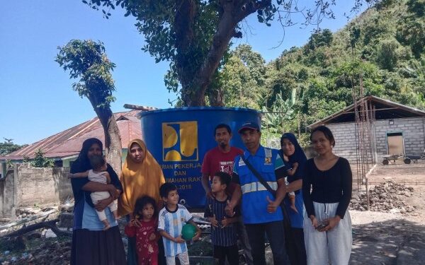Kementerian PU Salurkan Air Bersih untuk Warga Terdampak Gempa di Ende dan Nagekeo