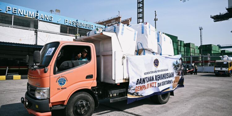 Kemenhub Kembali Kirim 7,9 Ton Bantuan Kemanusiaan untuk Korban Gempa NTT
