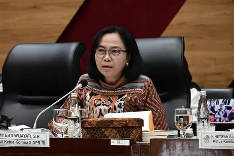 DPR Ingatkan Alih Status Guru PPPK Tak Hanya Kebijakan Ubah Status Saja