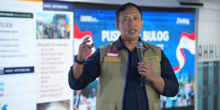 Bulog Salurkan 1.321 Ton Beras dan 7.000 Liter Minyak Goreng untuk Korban Bencana NTT