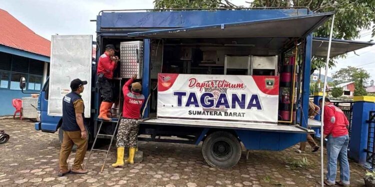 Kemensos Salurkan Bantuan Logistik untuk Korban Banjir Bandang Solok