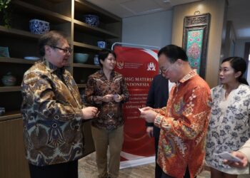 Resmikan Pabrik HSG Material, Airlangga Komit Tarik Investasi Sektor Manufaktur