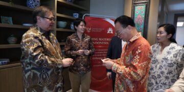 Resmikan Pabrik HSG Material, Airlangga Komit Tarik Investasi Sektor Manufaktur