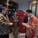 Resmikan Pabrik HSG Material, Airlangga Komit Tarik Investasi Sektor Manufaktur