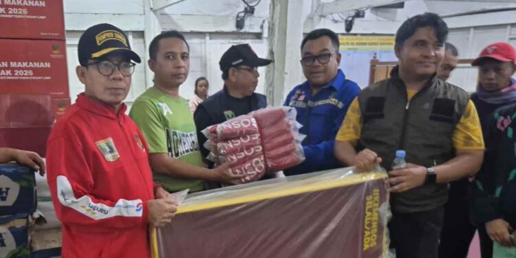 Kemensos Salurkan Bantuan Logistik untuk Korban Banjir Kota Padang