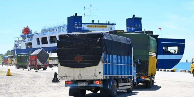 Tingkatkan Keselamatan, Menhub Perluas Penertiban Kendaraan ODOL hingga Pelabuhan